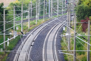 Zugausfälle und Verspätungen bei Magdeburg: Bahn arbeitet an defekter Oberleitung