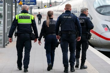 Zugekokste Schwarzfahrerin streckt Polizistin mit Kopfnuss nieder und versucht zu fliehen