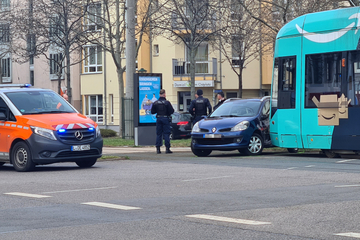 Train collision with a car: one injured in an accident in Leipzig