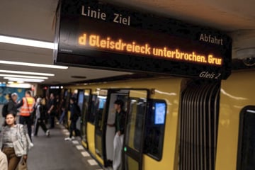 Berlin: Brand am Wittenbergplatz: U-Bahn-Verkehr auf drei Linien unterbrochen