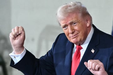 Trump boasts about US secret weapon as he meets with elite troops who abducted Maduro