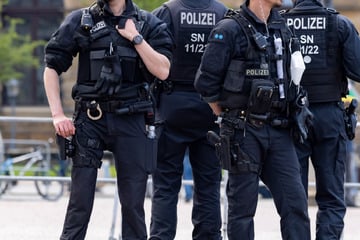 Brennender Helm und scharfe Wurst: Details zu Skandal-Ritualen bei Polizei in Sachsen