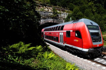 Schwarzwaldbahn streckenweise wochenlang gesperrt: Was Reisende jetzt beachten müssen