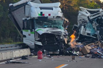 Unfall A9: Erst nach 57 Stunden! A9 nach schlimmem Lkw-Unfall wieder frei