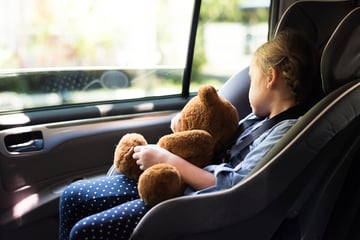 Familie steigt aus Uber aus: Plötzlich düst Fahrer mit schlafender Tochter (5) davon