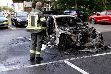 Chemnitz: Erneut Autobrand in Chemnitz: BMW fackelt auf Parkplatz ab