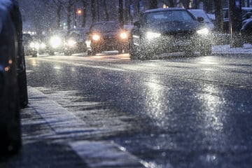 Kühles Wochenend-Wetter in NRW: Experten warnen vor glatten Straßen
