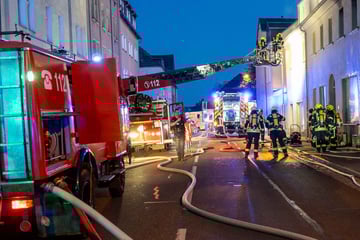 Feuerwehreinsatz in Mittelsachsen: Brand in Mehrfamilienhaus ausgebrochen