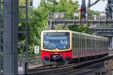 Berlin: Feiertags-Chaos bei der S-Bahn: Defektes Signal erneut als Ursache