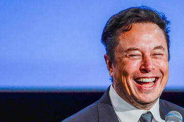 Elon Musk: Doch kein Scherz? Elon Musk will wohl englischen Spitzenklub kaufen!