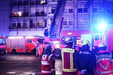 Berlin: Feuer in Hochhaus: Zehn Bewohner müssen gerettet werden