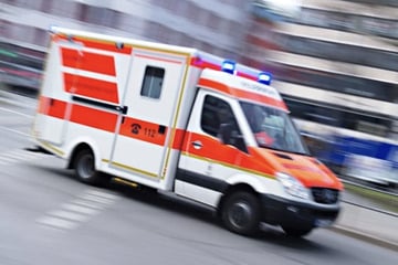 69-Jähriger gerät in Gegenverkehr: Sechs Menschen verletzt