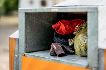 Eingeklemmt! Mann stirbt an Altkleidercontainer