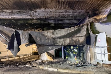 Mitten in der Nacht: Feuer in Einkaufszentrum