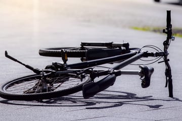 Mann nach Unfall im Krankenhaus verstorben: Polizei sucht jungen Helfer