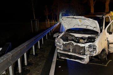 Unfall auf Bundesstraße im Norden: Acht Verletzte, drei Autos beteiligt