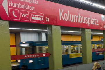 München: Attacke in Münchner U-Bahn: Mann schlägt 34-Jährigem Glasflasche auf den Kopf