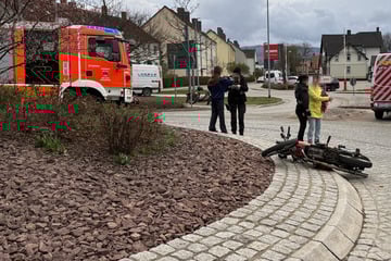 Kreisverkehr-Crash im Harz: Motorradfahrer schwer verletzt
