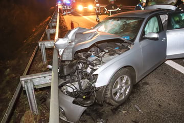 Unfall A23: Lebensgefahr! Audi-Fahrer kracht in Sattelzug