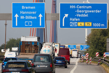 Stau-Chaos auf der A1 in Hamburg: Autofahrer brauchen heute viel Geduld!