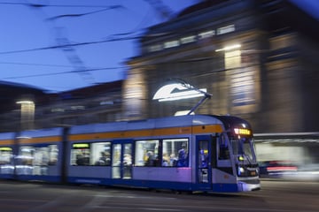 Leipzig: 19-Jähriger auf offener Straße angegriffen und beraubt: Kripo fahndet nach flüchtigem Täter-Duo