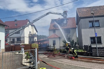 Abriss nicht mehr zu verhindern: Feuer vernichtet Einfamilienhaus