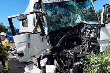 Unfall A6: Sattelzug kracht ungebremst in Stauende: Schwerer Unfall auf der A6 bei Kaiserslautern