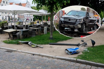 Schwerer Unfall an Eisdiele: Auto gerät außer Kontrolle - mehrere Menschen verletzt