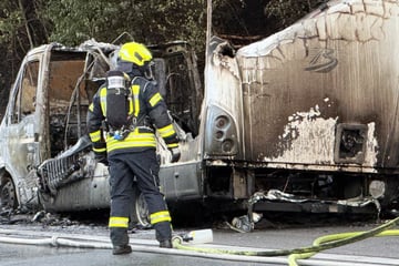 Unfall A3: Wohnmobil brennt auf A3: Explosionen, Vollsperrung und kilometerlanger Stau