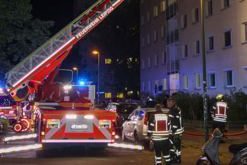 Leipzig: Eine Person verletzt: Brand in Wohnblock führt zu Großeinsatz in Leipzig