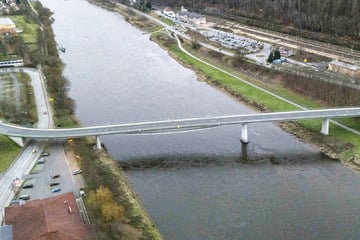 Marode Elbbrücke legt Schifffahrt lahm, doch das könnte sich bald ändern!