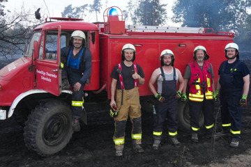 Weil der eigene Löschzug in der Gohrischheide war: Feuerwehr muss mit DDR-Oldtimer in den Einsatz