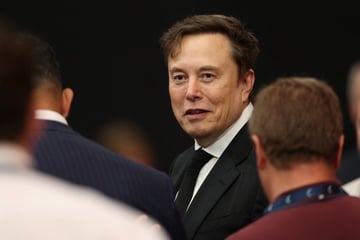 Elon Musk: Musk quietly abandons third party project fizzles and returns to bankrolling GOP
