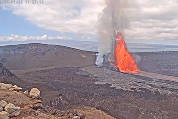 Hawaii's Kilauea volcano puts on spectacular lava display