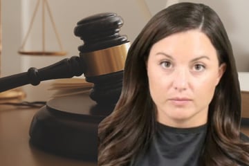 Jugendlichen Schüler missbraucht: Lehrerin grinst schelmisch vor Gericht