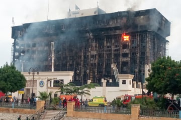 Polizei-Hauptquartier brennt ab: Mindestens 45 Menschen verletzt