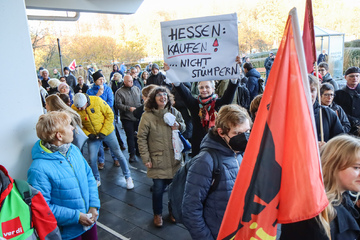 Rund 400 Klinik-Mitarbeiter streiken in Gießen für mehr Arbeitssicherheit