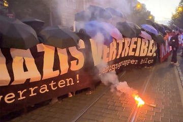Demo vorm Wahlsonntag in Sachsen-Anhalt: Banner und Bengalos gegen die AfD