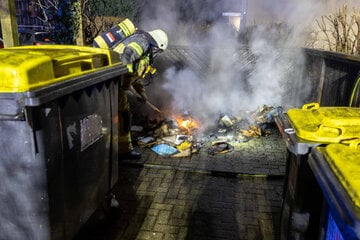 Erneuter Mülltonnenbrand in Freiberg: Mehrere Altpapiertonnen abgefackelt