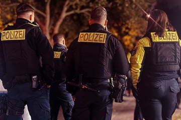 Berlin: Messerattacke vor Bar in Neukölln: Junger Mann verletzt, Tätergruppe flüchtet