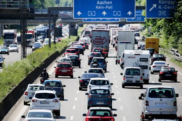 Unfall A4: Massencrash auf Autobahn: A4 in Richtung Köln gesperrt, Hubschrauber im Einsatz