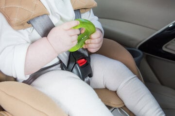 Papa war tanken: Einjähriger sperrt sich selbst in Baustellenfahrzeug ein