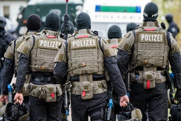 Weil Zeuge Waffe in Wohnung meldete: Polizei stürmt Haus mit SEK-Kräften