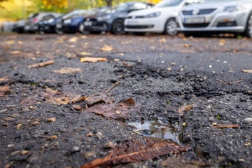Chemnitz: Weil er löchrig ist: Neuer Parkplatz erhitzt Gemüter in Chemnitz