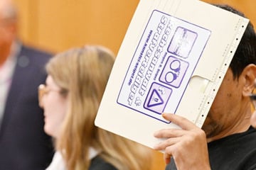 Mordversuch in zehn Fällen: Angeklagter will geschlafen haben