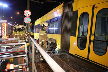 Dresden: Tram entgleist: DVB müssen Abfangbahn ankoppeln!