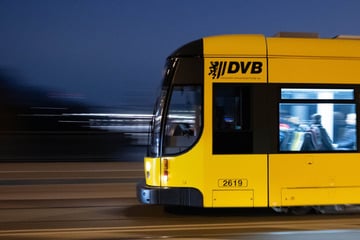 Schwerer Unfall in Dresden: Betrunkener Mann liegt mitten auf den Gleisen