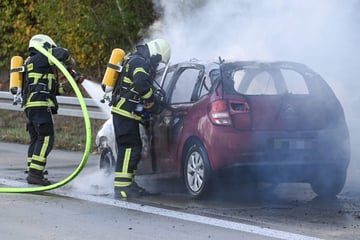 Unfall A14: Feuerwehreinsatz auf A14: Citroën geht in Flammen auf!