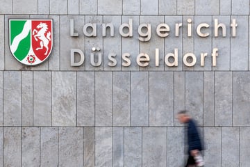 Versuchter Mord: Mutmaßliche Linksextremisten jagen Nazis und attackieren sie mit Hammer