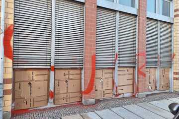 Leipzig: 40 Scheiben eingeschlagen: Linke pöbeln in Bekennerschreiben gegen Connewitz-Demos